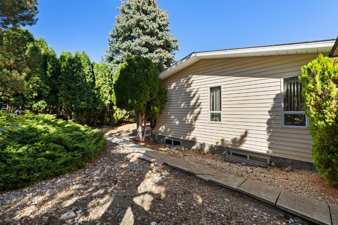 









17017


Snow

Avenue, 3,
Summerland,




BC
V0H 1Z6

