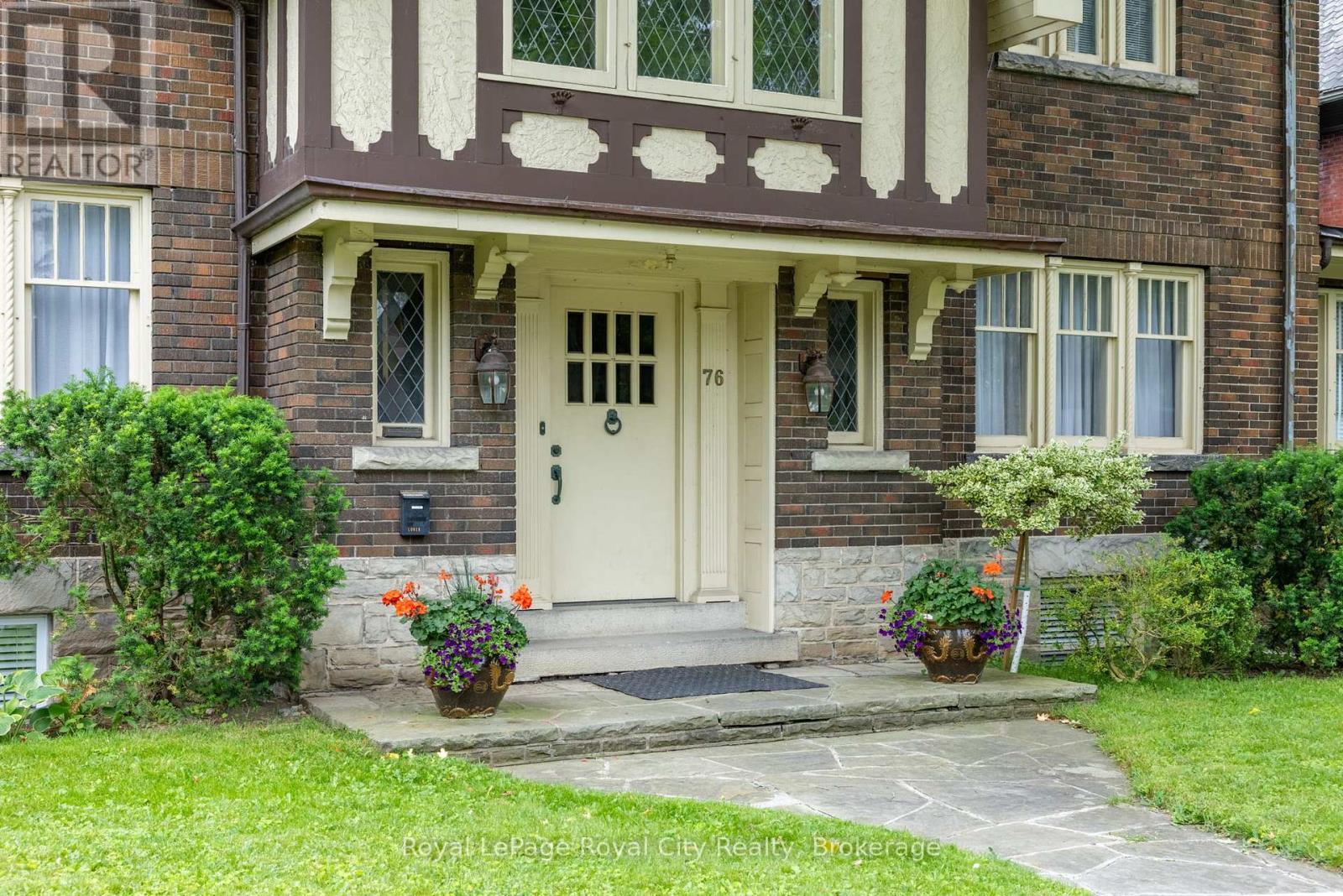 












76 LONDON ROAD W

,
Guelph (Exhibition Park),




Ontario
N1H2B7

