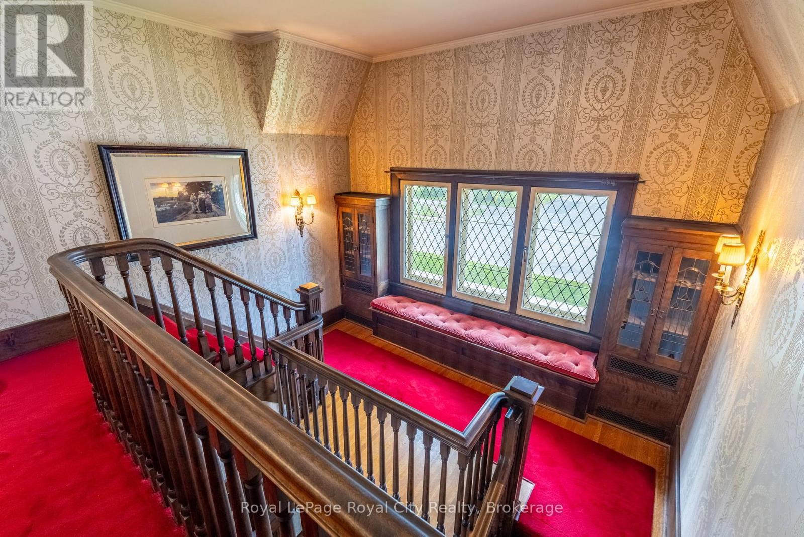 












76 LONDON ROAD W

,
Guelph (Exhibition Park),




Ontario
N1H2B7

