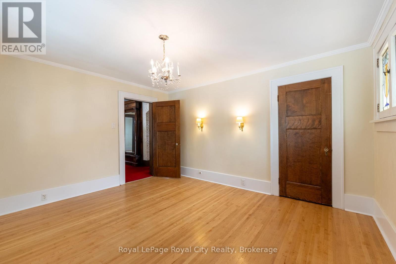 












76 LONDON ROAD W

,
Guelph (Exhibition Park),




Ontario
N1H2B7

