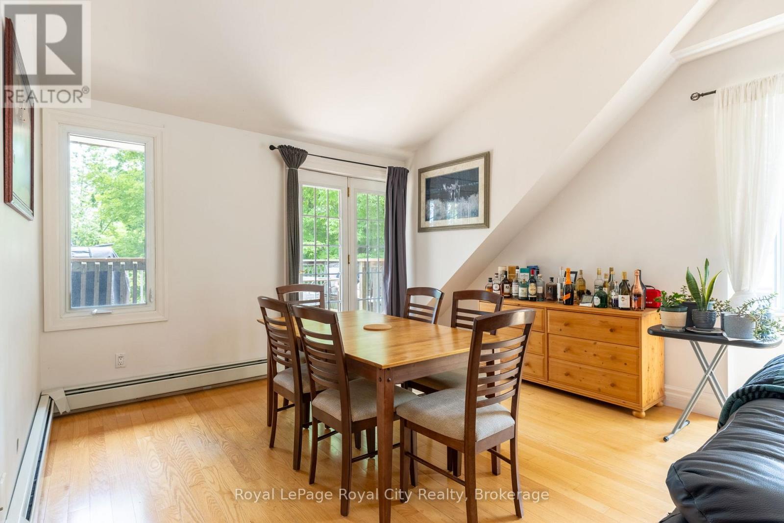 












76 LONDON ROAD W

,
Guelph (Exhibition Park),




Ontario
N1H2B7

