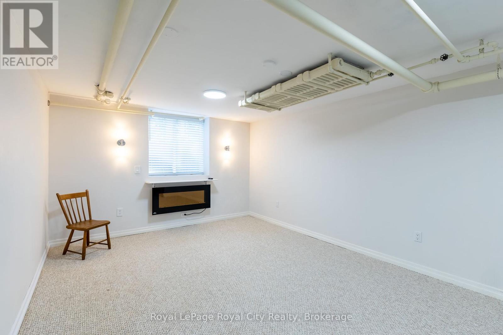 












76 LONDON ROAD W

,
Guelph (Exhibition Park),




Ontario
N1H2B7

