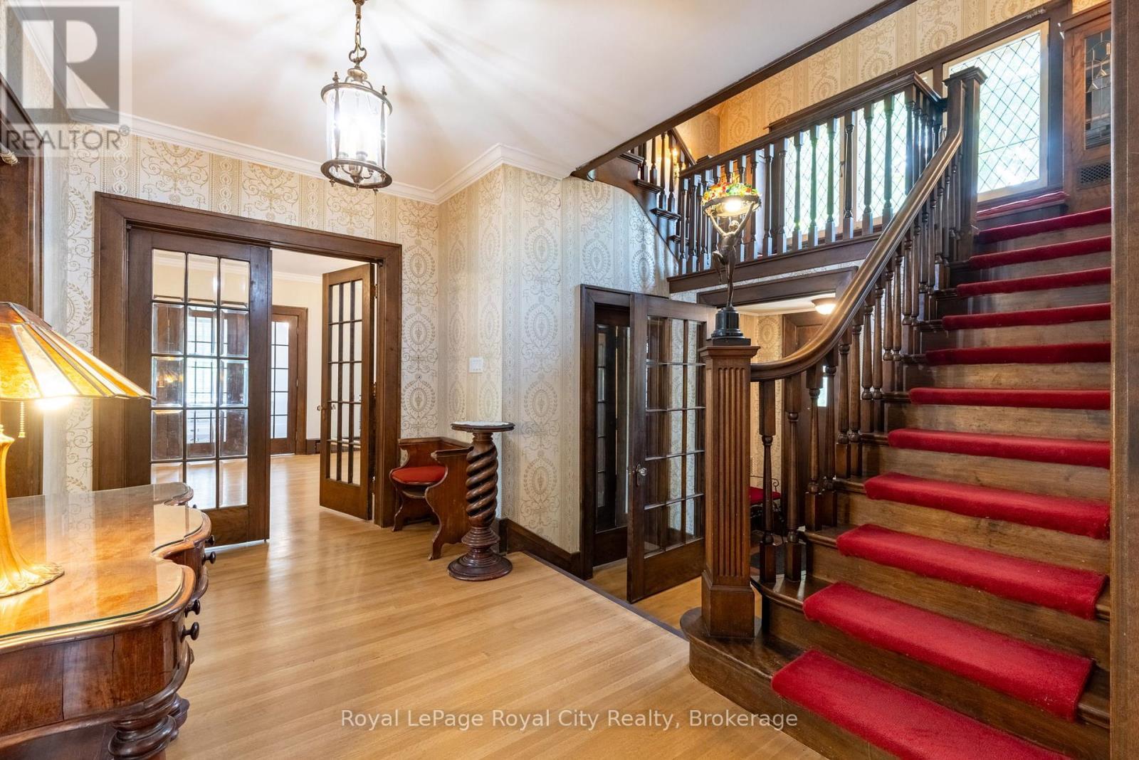 












76 LONDON ROAD W

,
Guelph (Exhibition Park),




Ontario
N1H2B7

