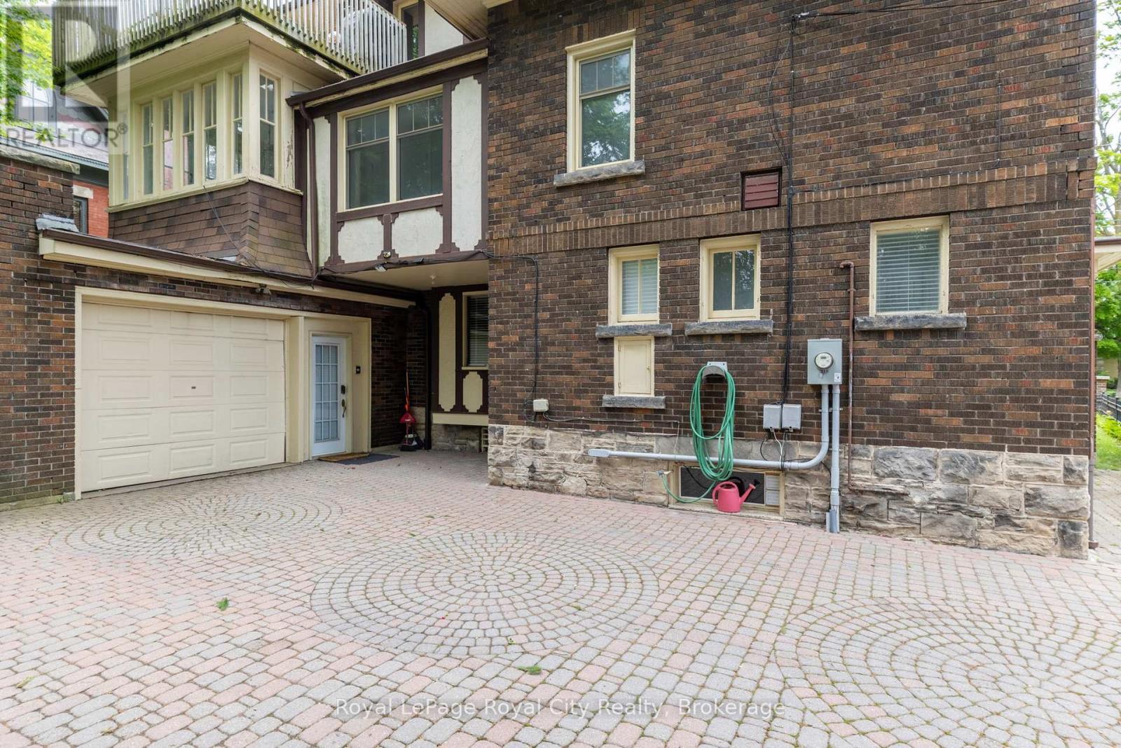












76 LONDON ROAD W

,
Guelph (Exhibition Park),




Ontario
N1H2B7


