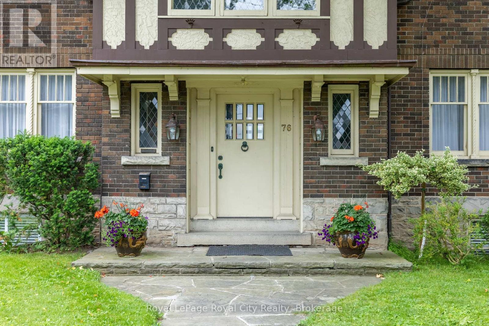 












76 LONDON ROAD W

,
Guelph (Exhibition Park),




Ontario
N1H2B7

