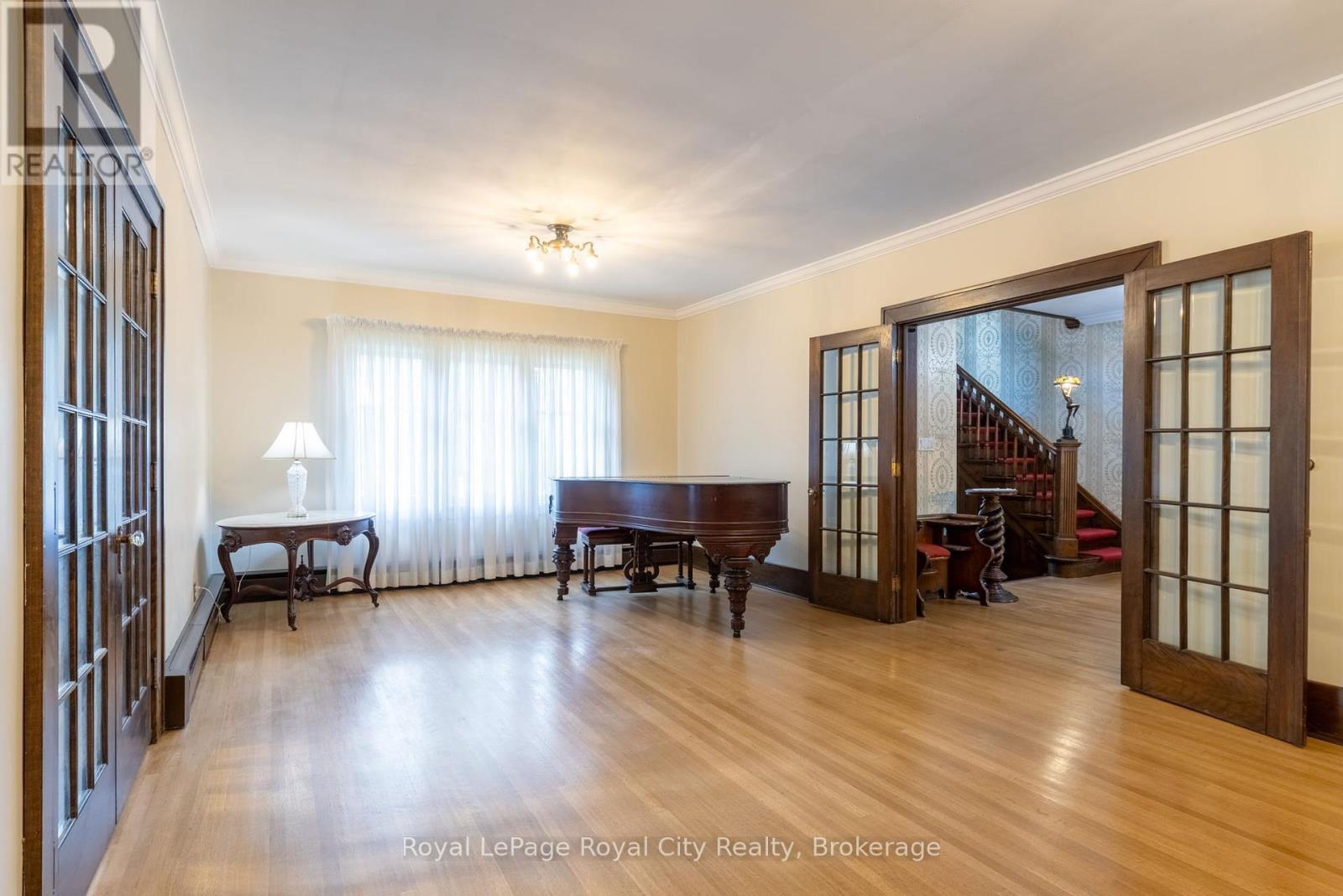 












76 LONDON ROAD W

,
Guelph (Exhibition Park),




Ontario
N1H2B7

