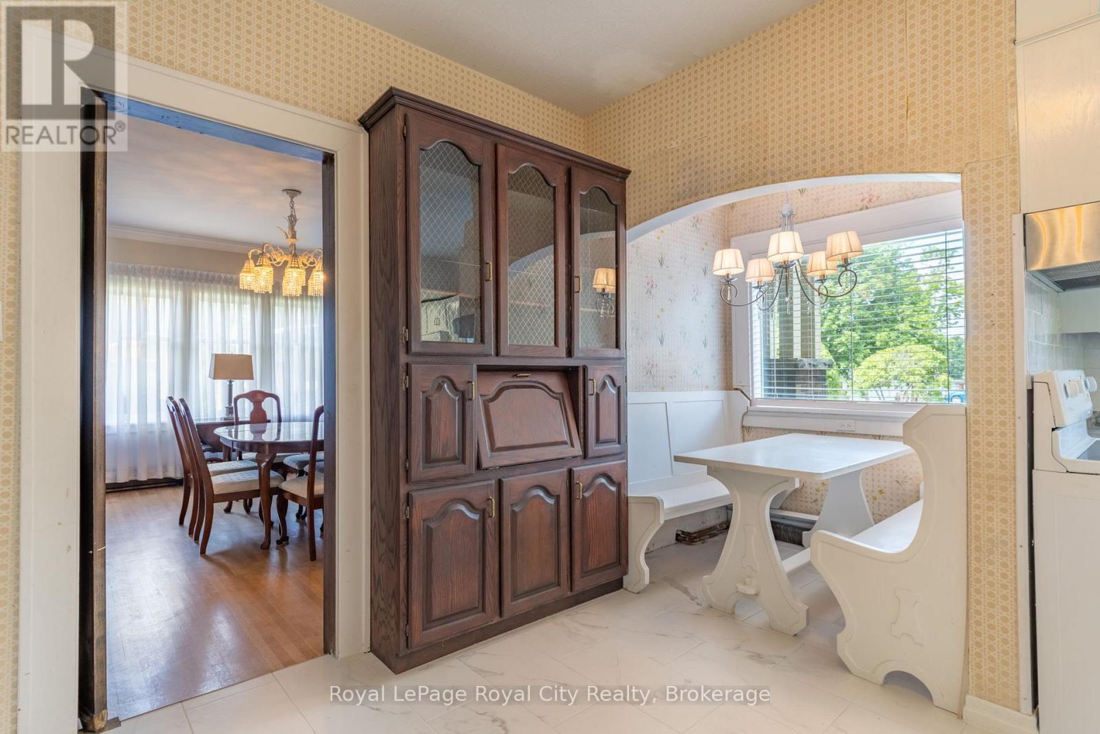 












76 LONDON ROAD W

,
Guelph (Exhibition Park),




Ontario
N1H2B7

