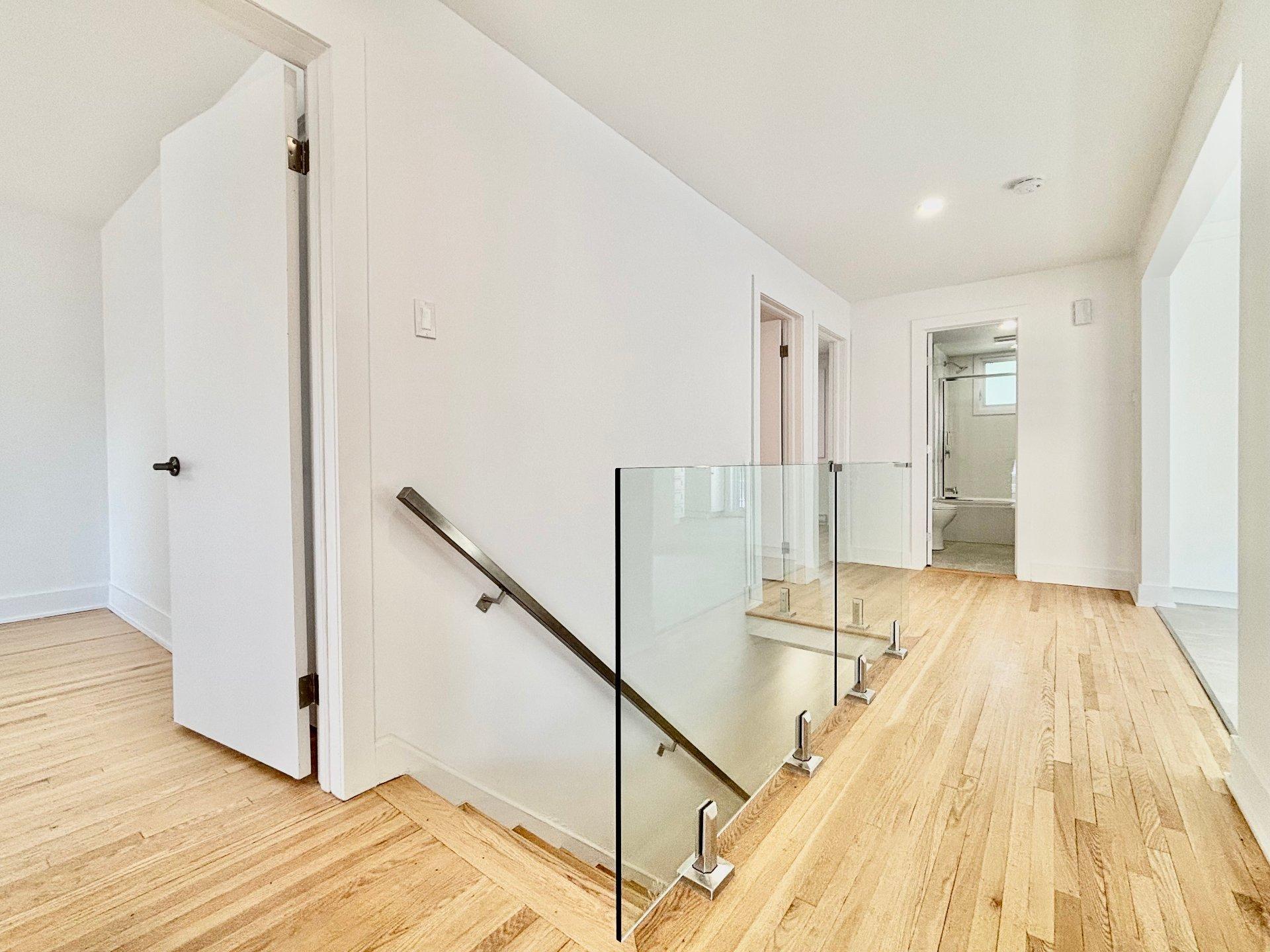 









431


13e Rue

,
Laval (Laval-des-Rapides),




QC
H7N1S1

