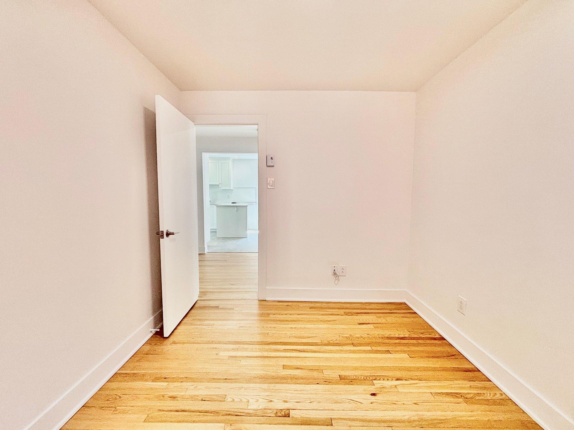 









431


13e Rue

,
Laval (Laval-des-Rapides),




QC
H7N1S1

