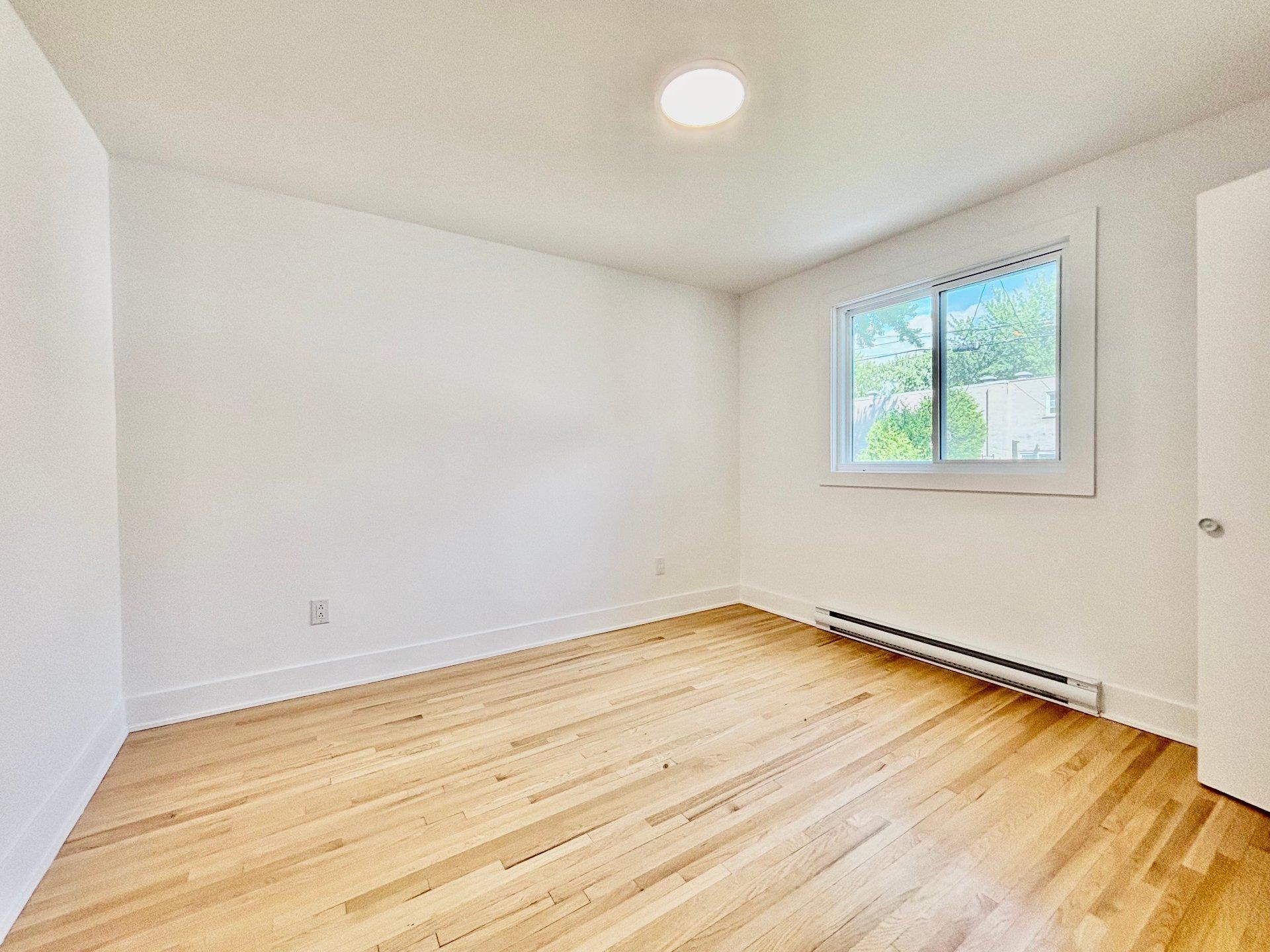 









431


13e Rue

,
Laval (Laval-des-Rapides),




QC
H7N1S1

