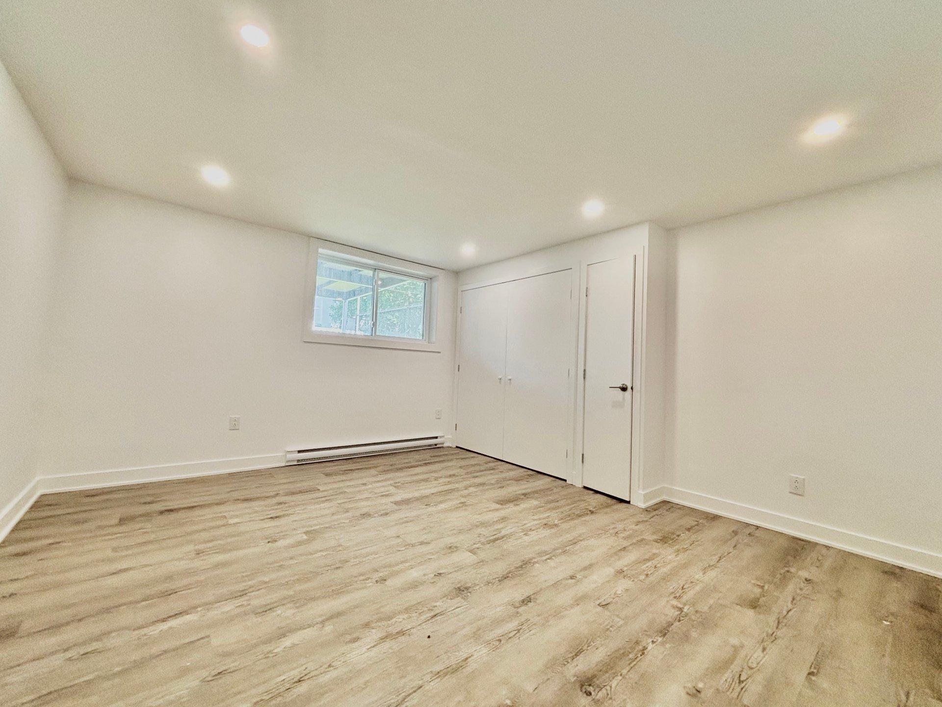 









431


13e Rue

,
Laval (Laval-des-Rapides),




QC
H7N1S1

