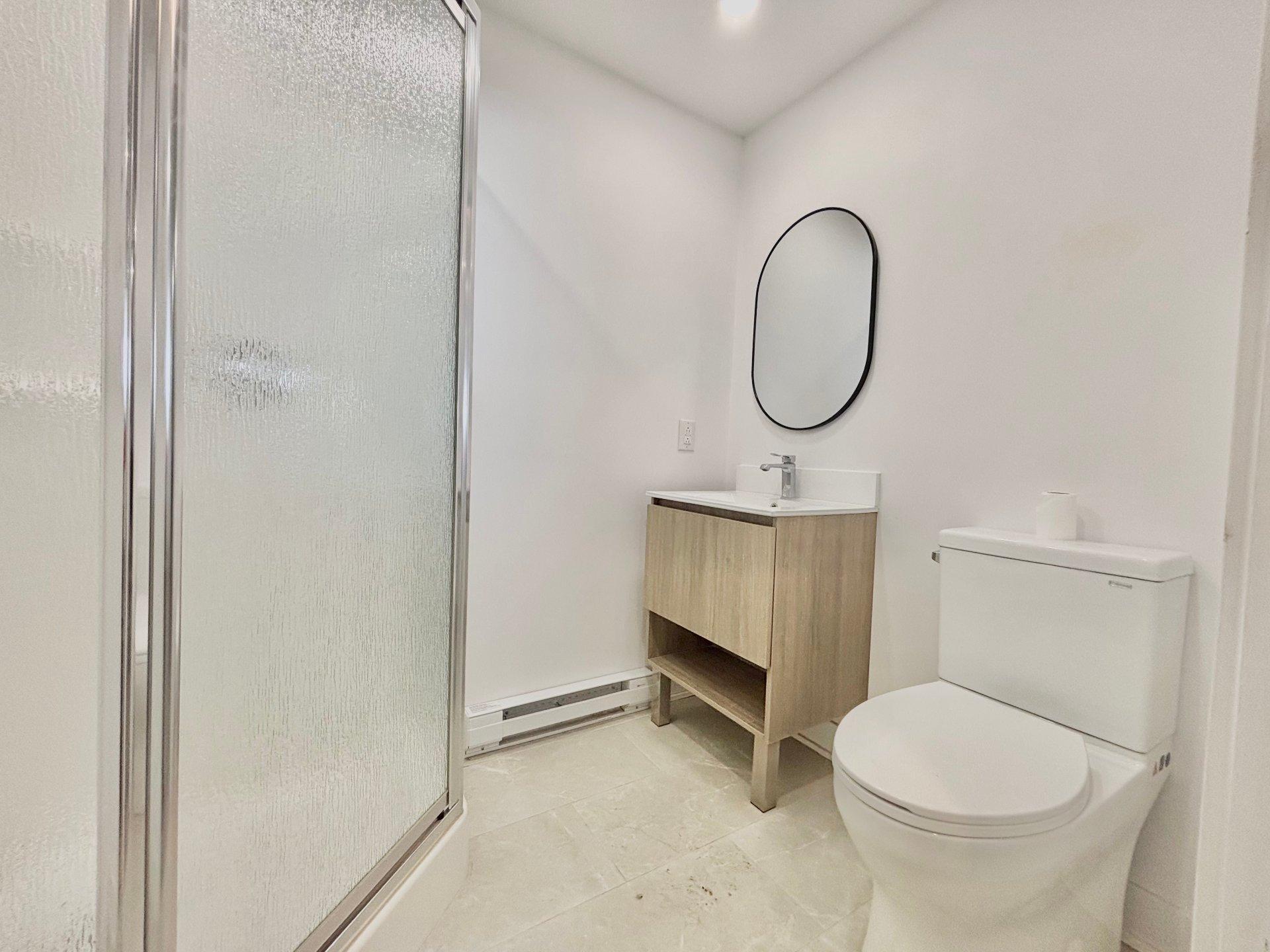 









431


13e Rue

,
Laval (Laval-des-Rapides),




QC
H7N1S1

