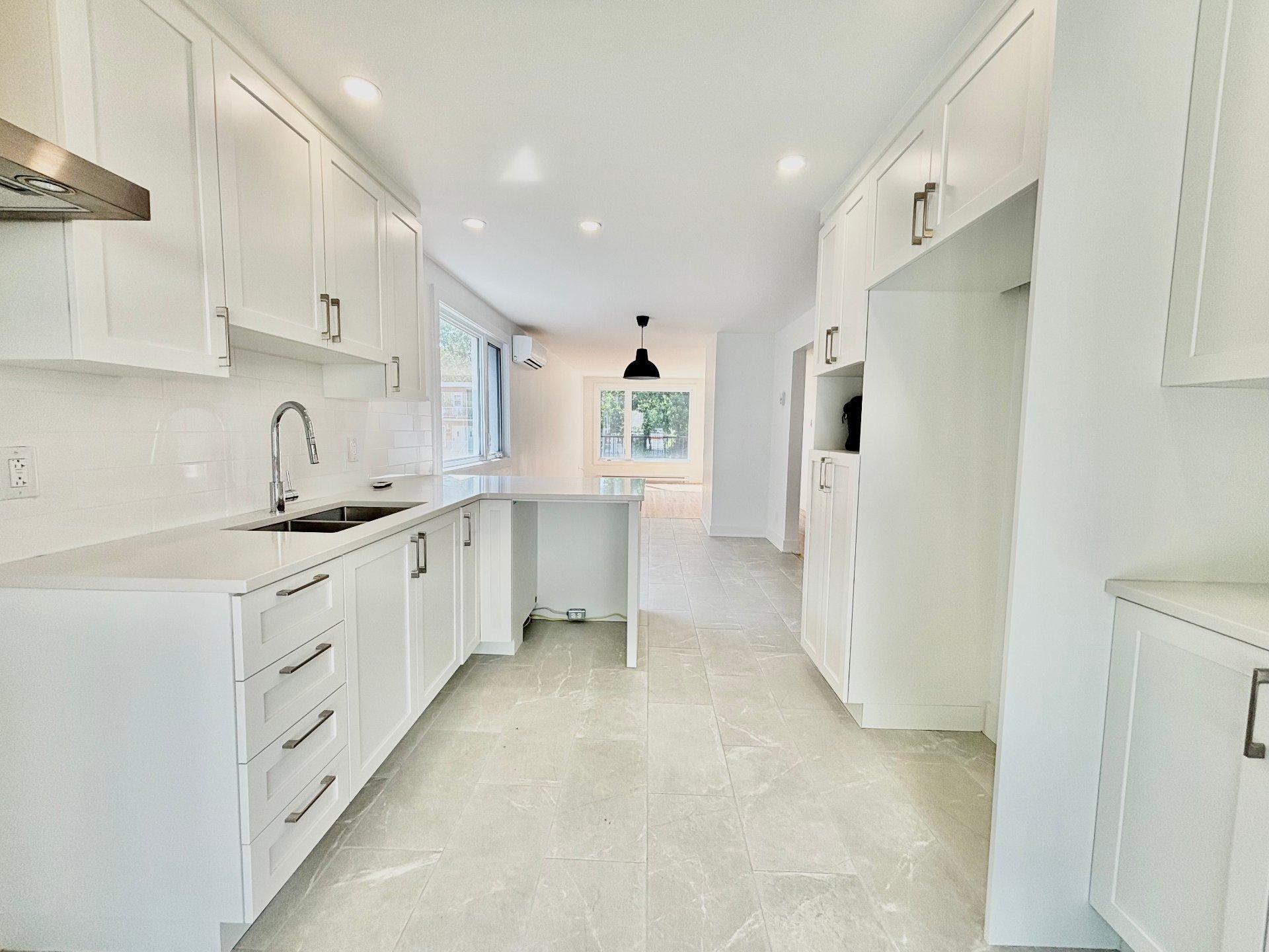 









431


13e Rue

,
Laval (Laval-des-Rapides),




QC
H7N1S1

