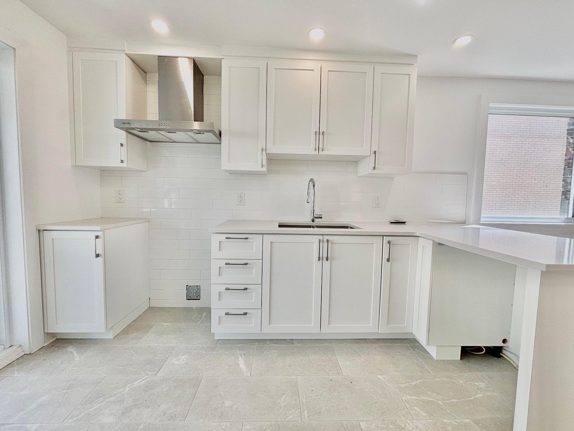 









431


13e Rue

,
Laval (Laval-des-Rapides),




QC
H7N1S1

