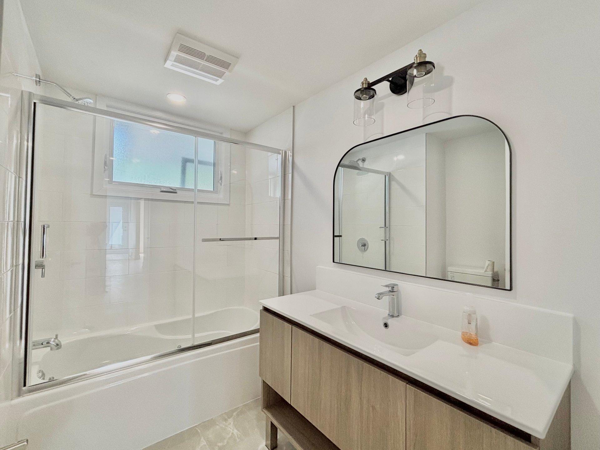 









431


13e Rue

,
Laval (Laval-des-Rapides),




QC
H7N1S1

