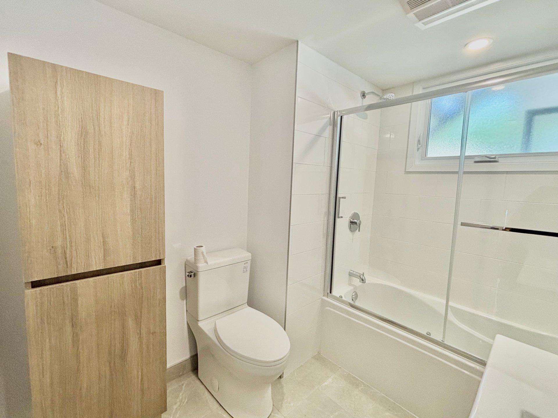 









431


13e Rue

,
Laval (Laval-des-Rapides),




QC
H7N1S1

