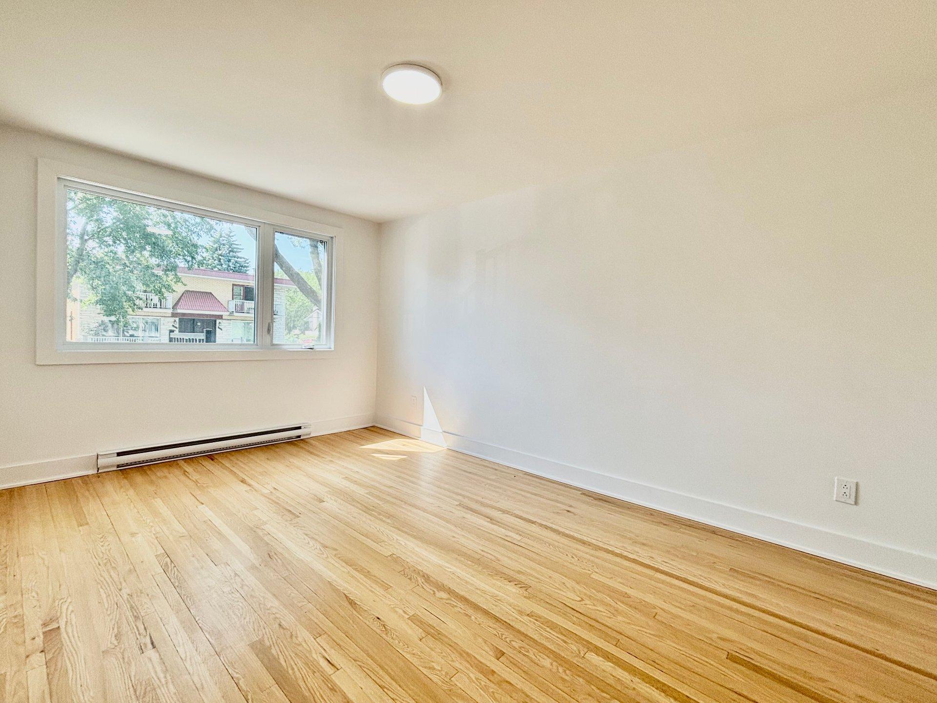 









431


13e Rue

,
Laval (Laval-des-Rapides),




QC
H7N1S1

