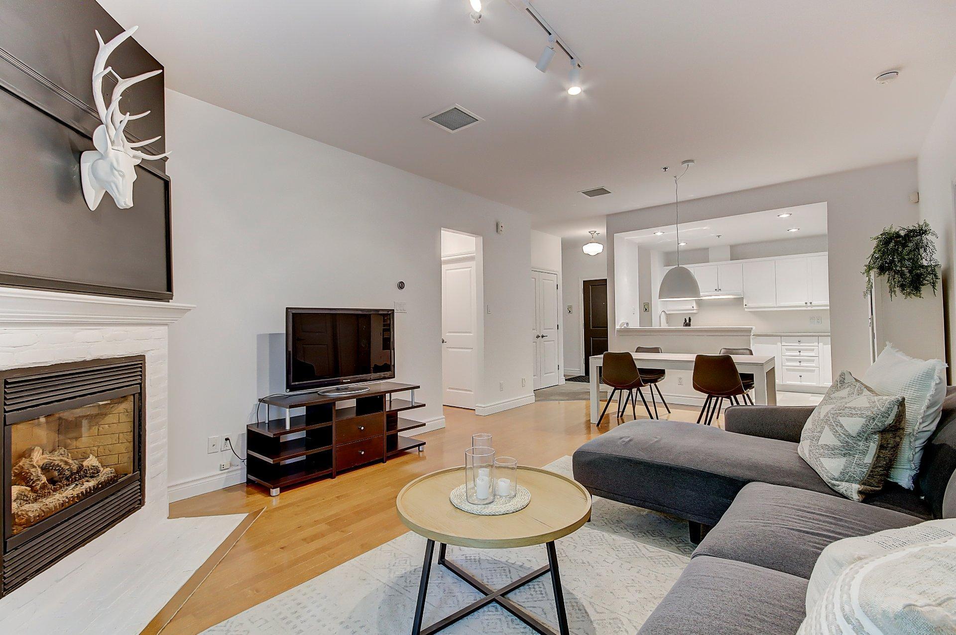 









180


Rue du Cercle-des-Cantons

, 114,
Bromont,




QC
J2L3N2

