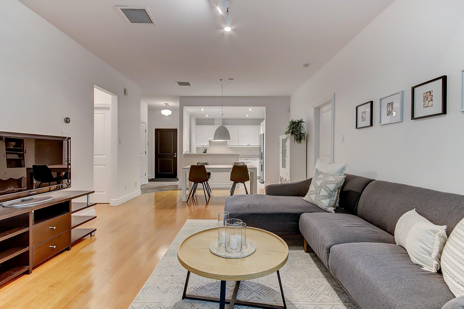 









180


Rue du Cercle-des-Cantons

, 114,
Bromont,




QC
J2L3N2

