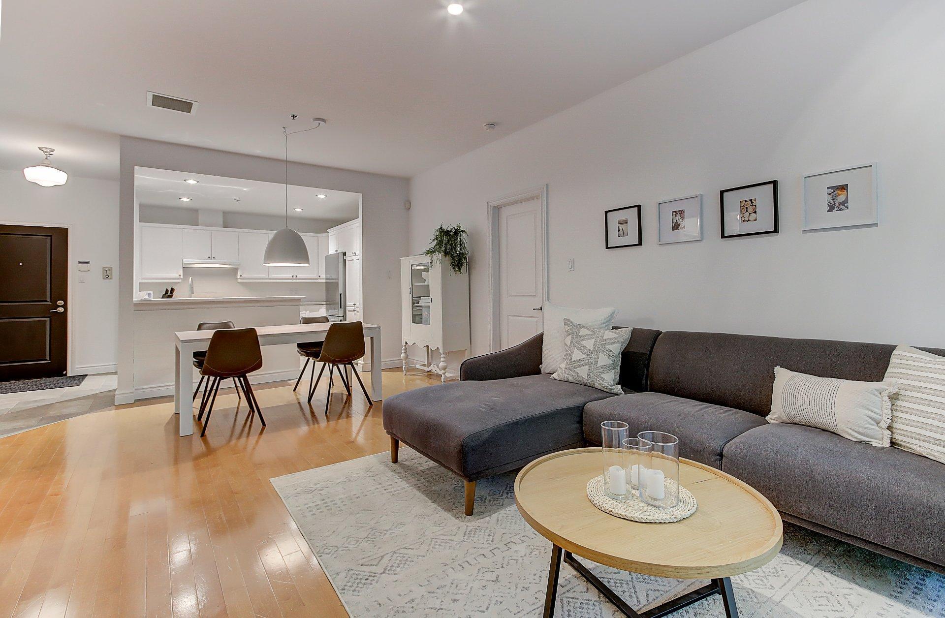 









180


Rue du Cercle-des-Cantons

, 114,
Bromont,




QC
J2L3N2

