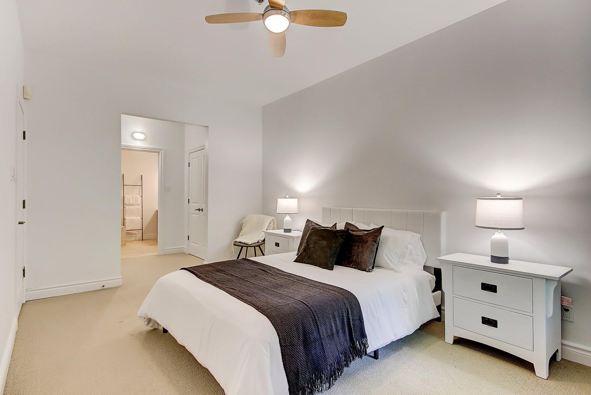 









180


Rue du Cercle-des-Cantons

, 114,
Bromont,




QC
J2L3N2

