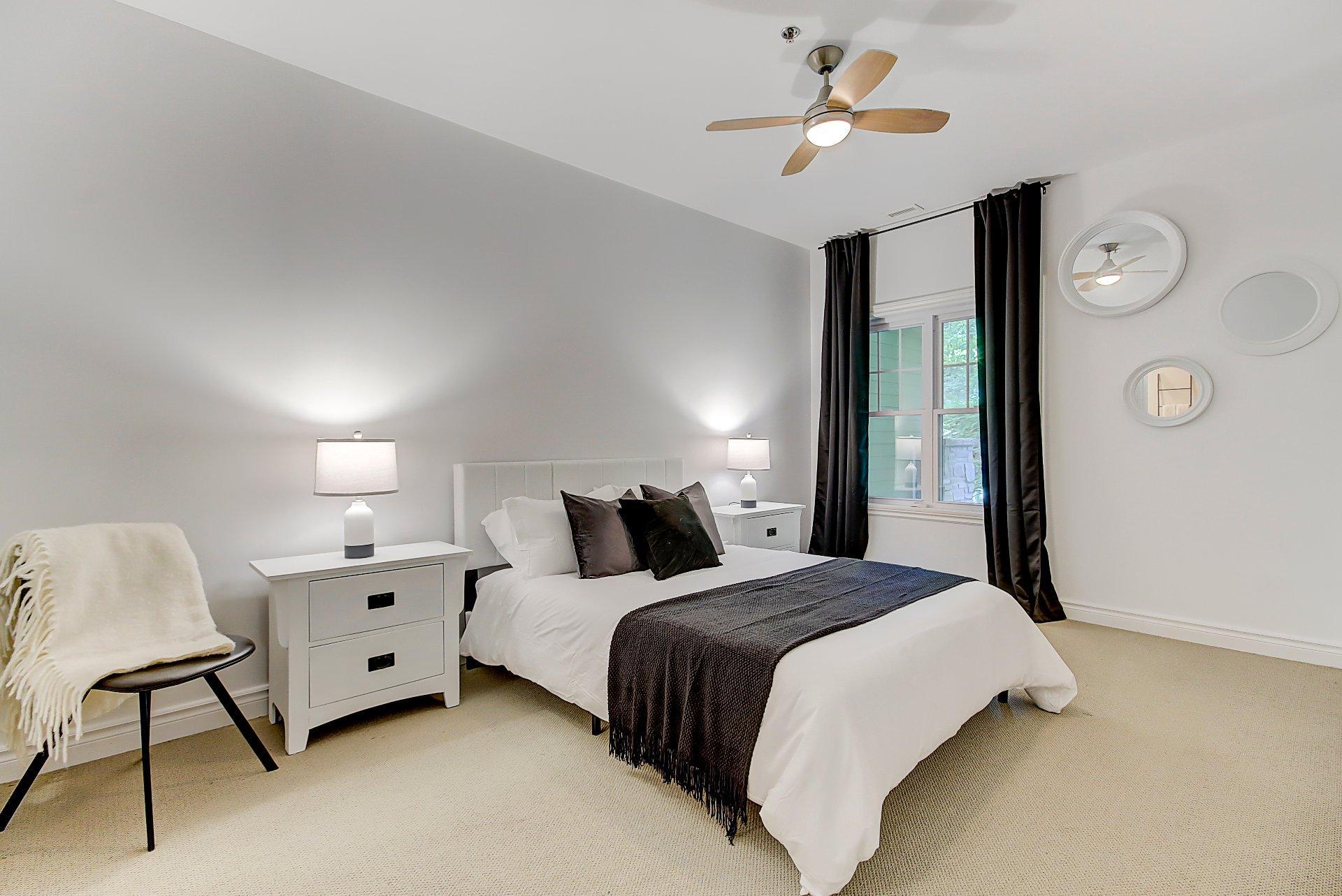 









180


Rue du Cercle-des-Cantons

, 114,
Bromont,




QC
J2L3N2

