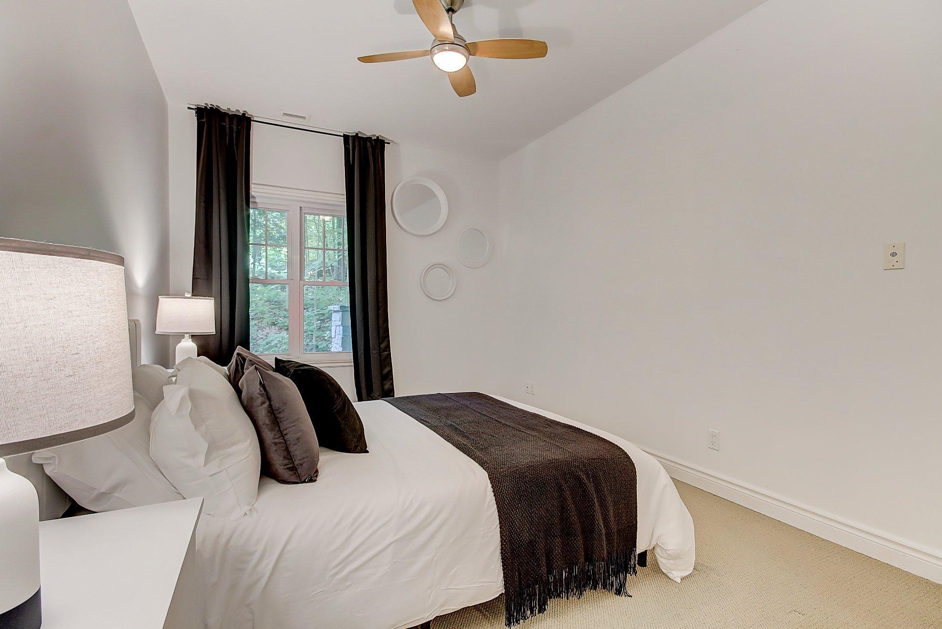 









180


Rue du Cercle-des-Cantons

, 114,
Bromont,




QC
J2L3N2

