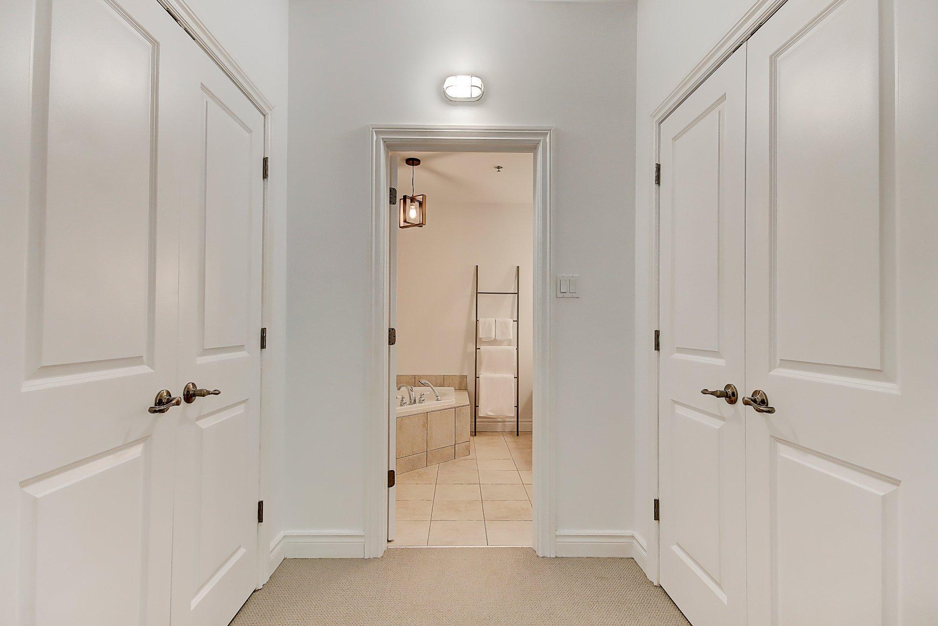 









180


Rue du Cercle-des-Cantons

, 114,
Bromont,




QC
J2L3N2

