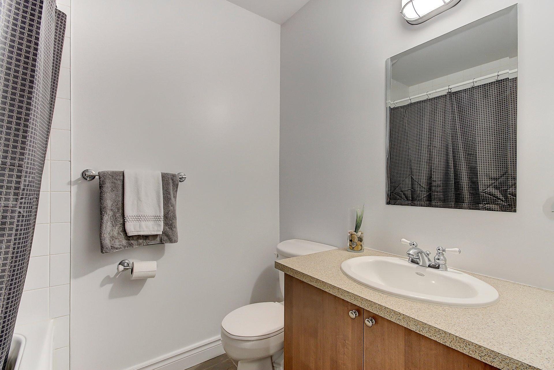 









180


Rue du Cercle-des-Cantons

, 114,
Bromont,




QC
J2L3N2

