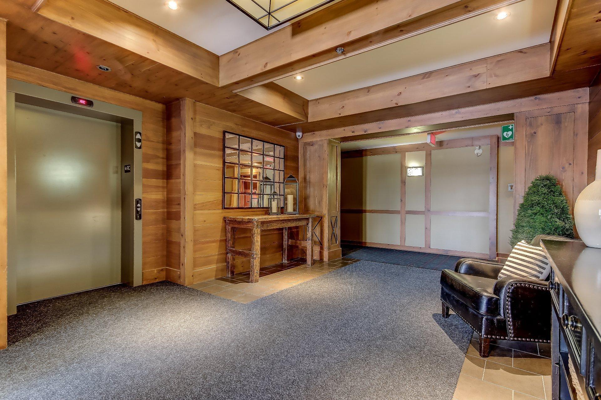 









180


Rue du Cercle-des-Cantons

, 114,
Bromont,




QC
J2L3N2

