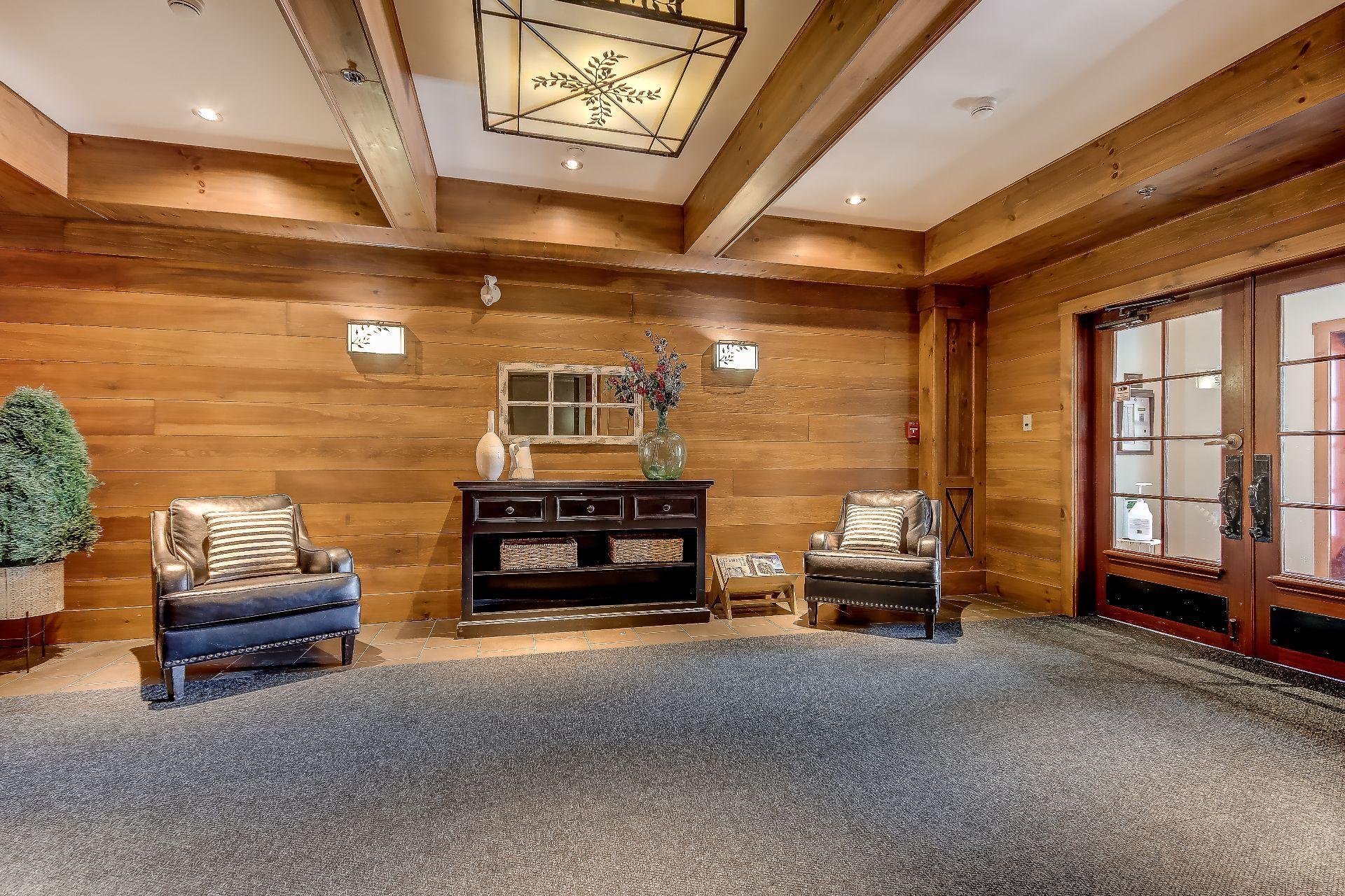 









180


Rue du Cercle-des-Cantons

, 114,
Bromont,




QC
J2L3N2

