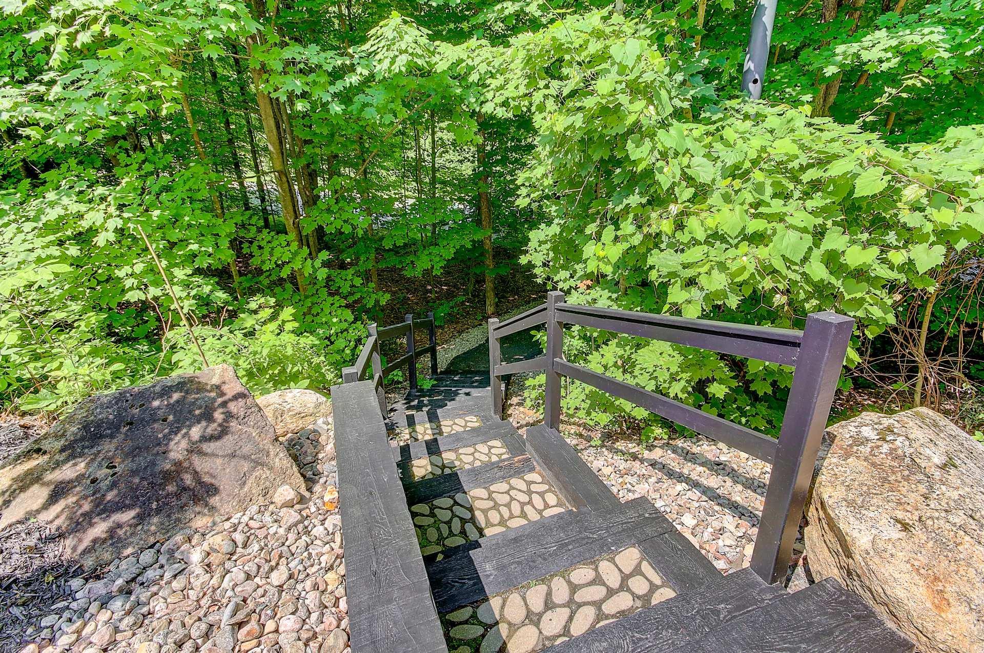 









180


Rue du Cercle-des-Cantons

, 114,
Bromont,




QC
J2L3N2

