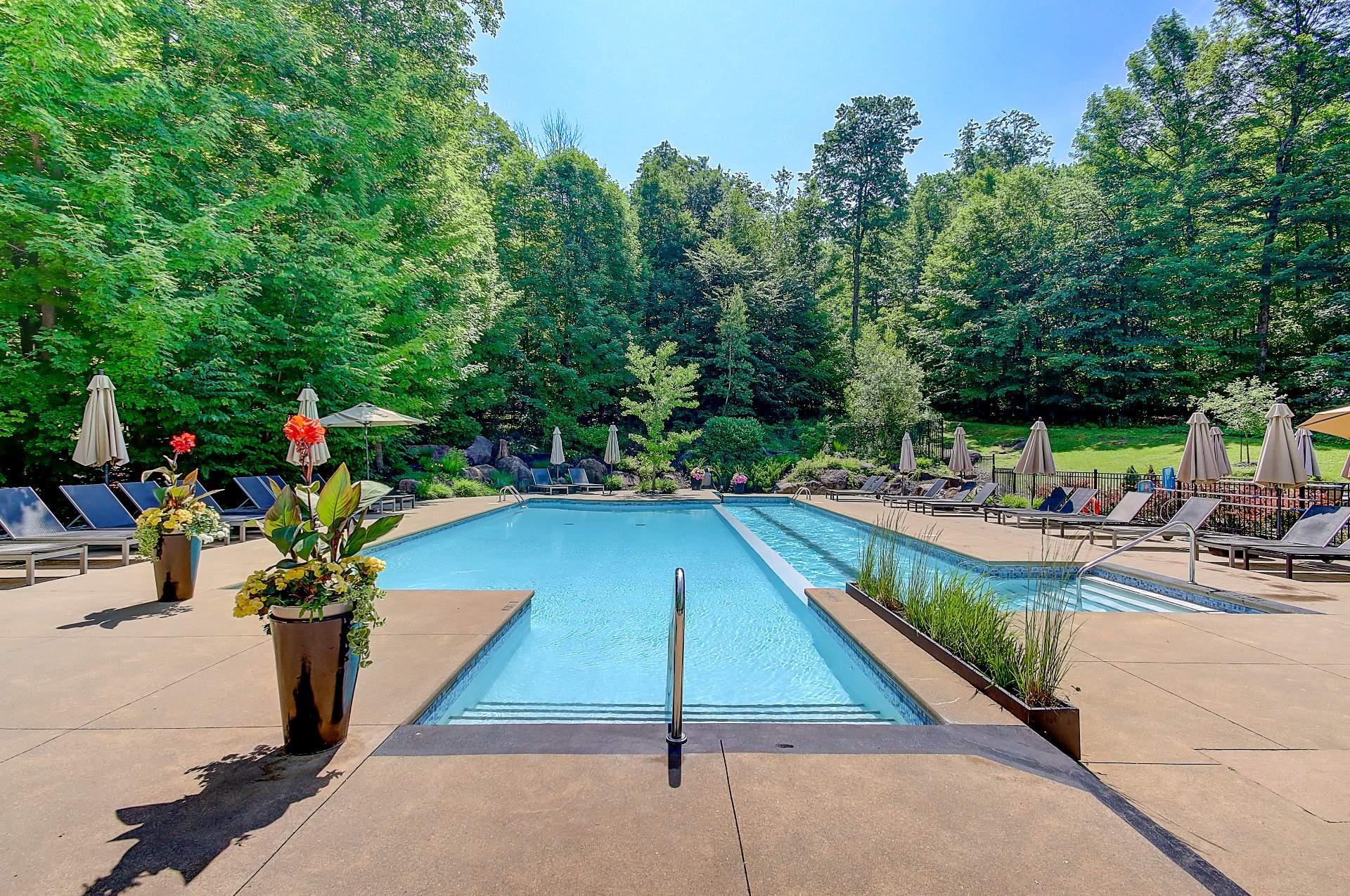 









180


Rue du Cercle-des-Cantons

, 114,
Bromont,




QC
J2L3N2

