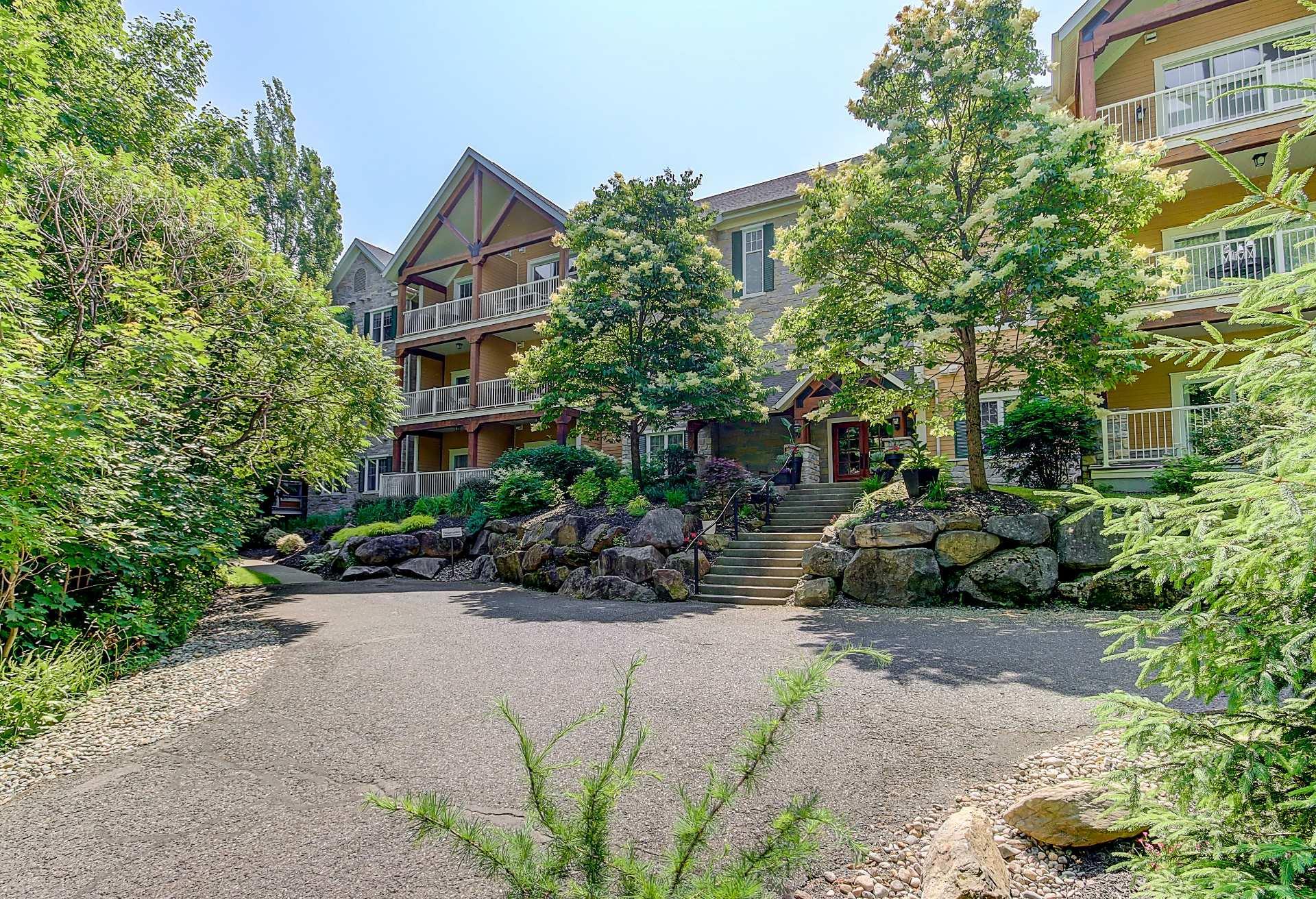 









180


Rue du Cercle-des-Cantons

, 114,
Bromont,




QC
J2L3N2

