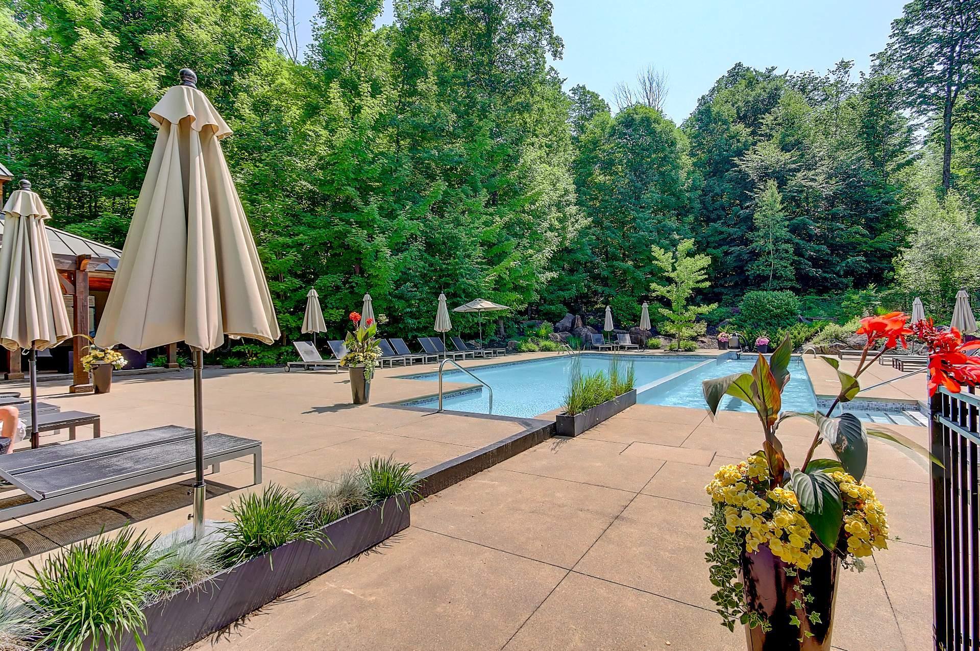 









180


Rue du Cercle-des-Cantons

, 114,
Bromont,




QC
J2L3N2

