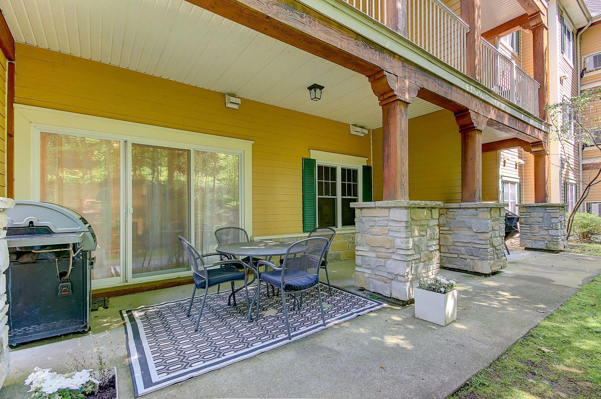 









180


Rue du Cercle-des-Cantons

, 114,
Bromont,




QC
J2L3N2

