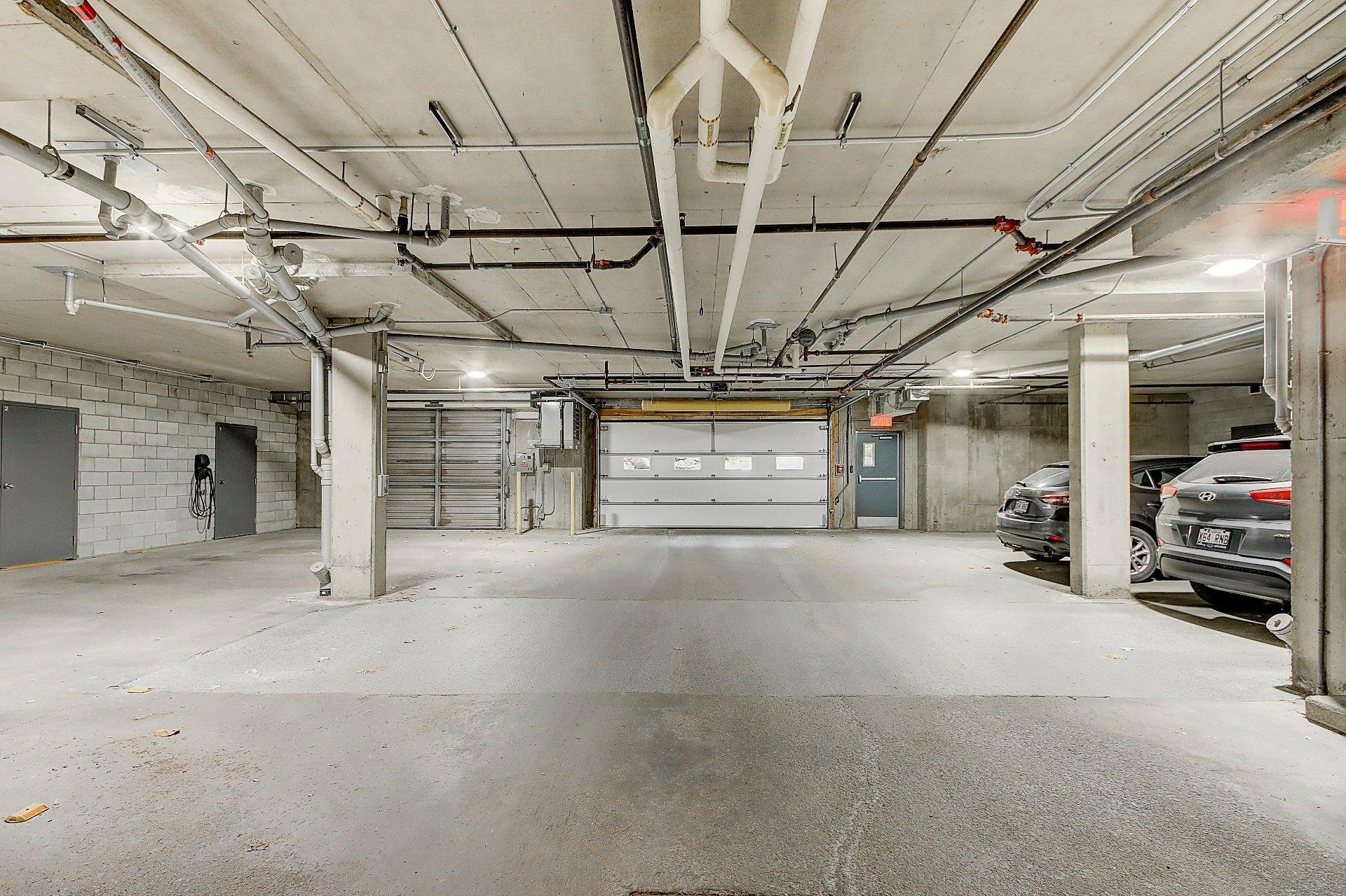 









180


Rue du Cercle-des-Cantons

, 114,
Bromont,




QC
J2L3N2

