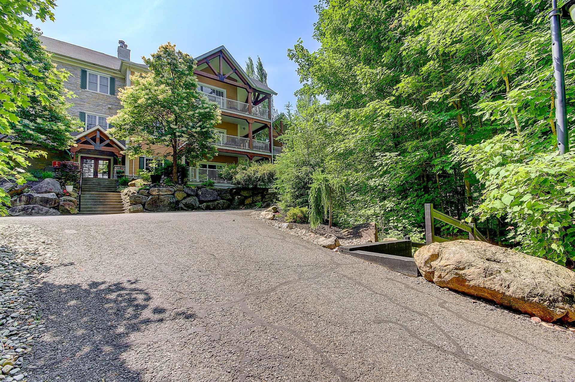 









180


Rue du Cercle-des-Cantons

, 114,
Bromont,




QC
J2L3N2

