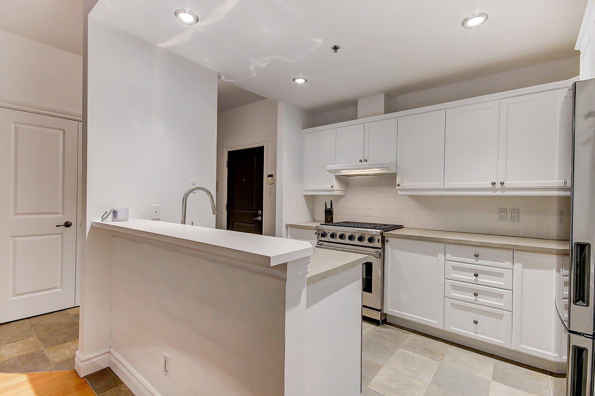 









180


Rue du Cercle-des-Cantons

, 114,
Bromont,




QC
J2L3N2

