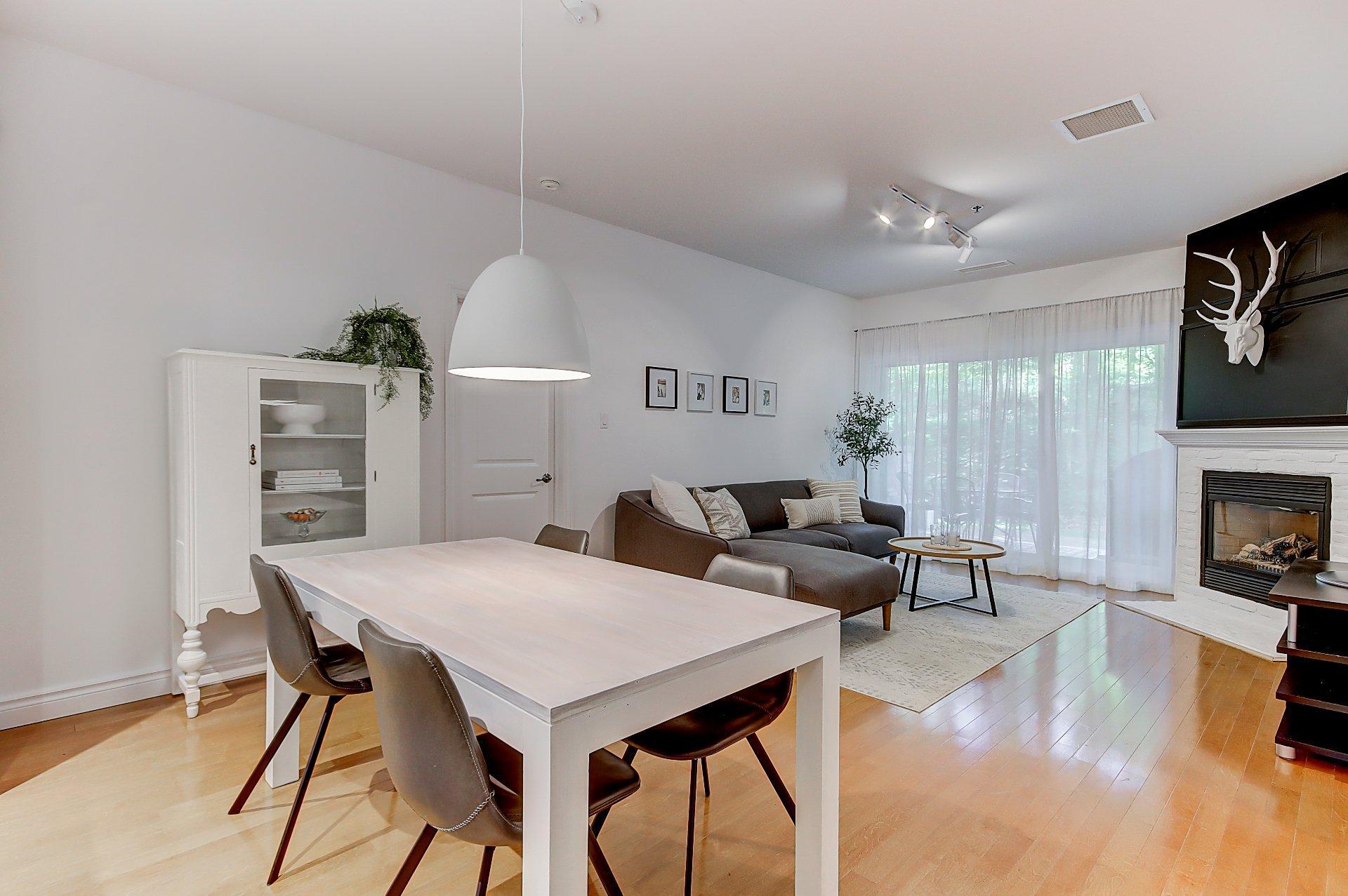 









180


Rue du Cercle-des-Cantons

, 114,
Bromont,




QC
J2L3N2

