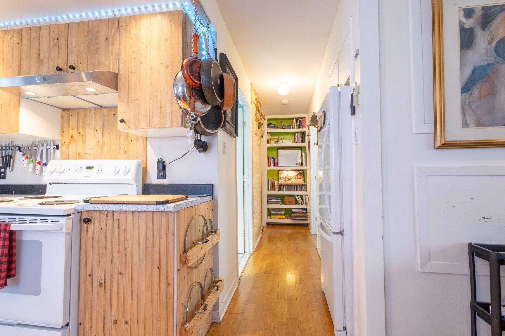 









5445


Rue Hubert-Guertin

,
Longueuil (Saint-Hubert),




QC
J3Y2J7

