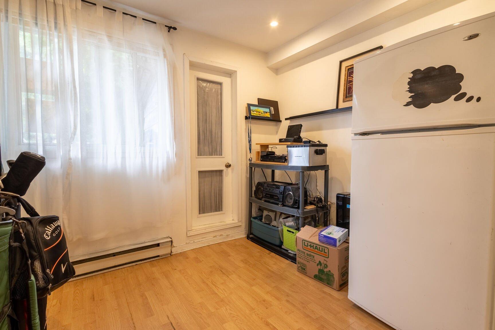 









5445


Rue Hubert-Guertin

,
Longueuil (Saint-Hubert),




QC
J3Y2J7

