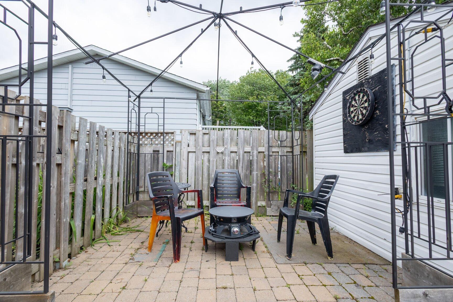









5445


Rue Hubert-Guertin

,
Longueuil (Saint-Hubert),




QC
J3Y2J7

