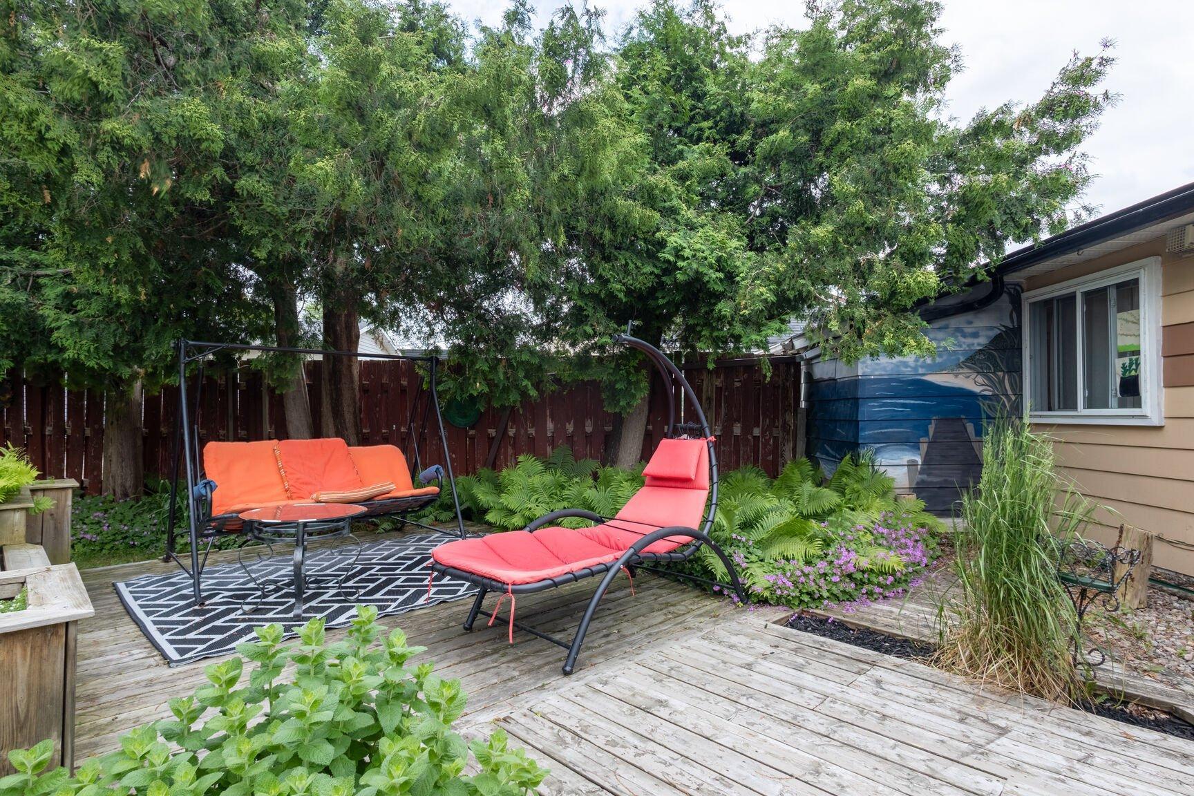 









5445


Rue Hubert-Guertin

,
Longueuil (Saint-Hubert),




QC
J3Y2J7

