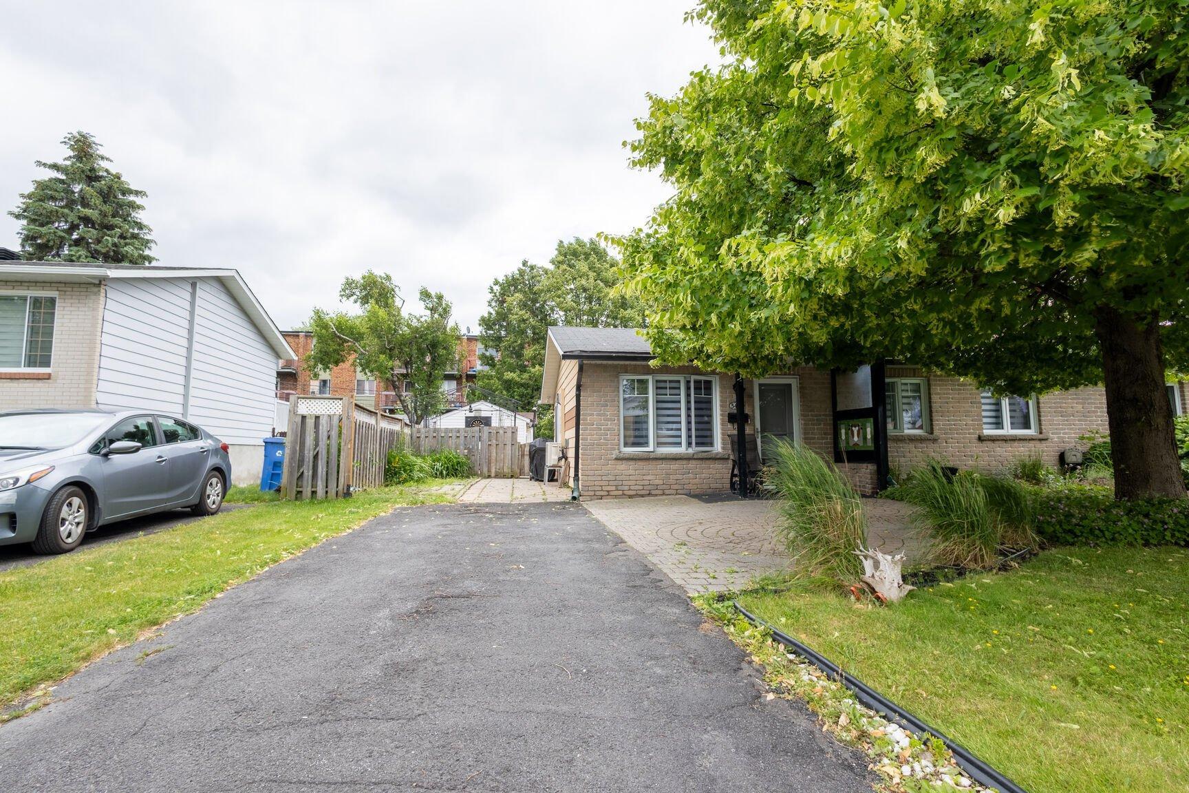 









5445


Rue Hubert-Guertin

,
Longueuil (Saint-Hubert),




QC
J3Y2J7


