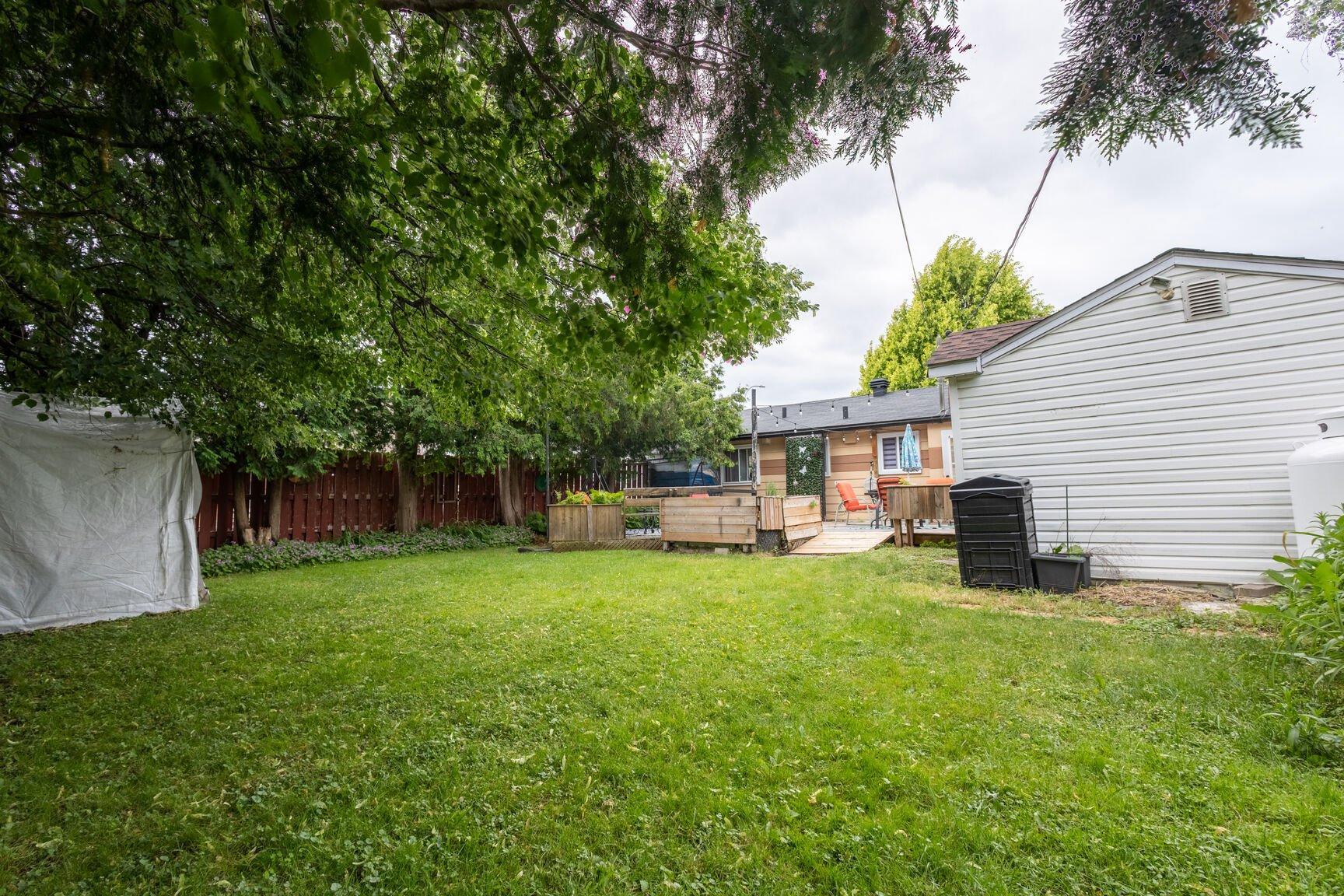 









5445


Rue Hubert-Guertin

,
Longueuil (Saint-Hubert),




QC
J3Y2J7

