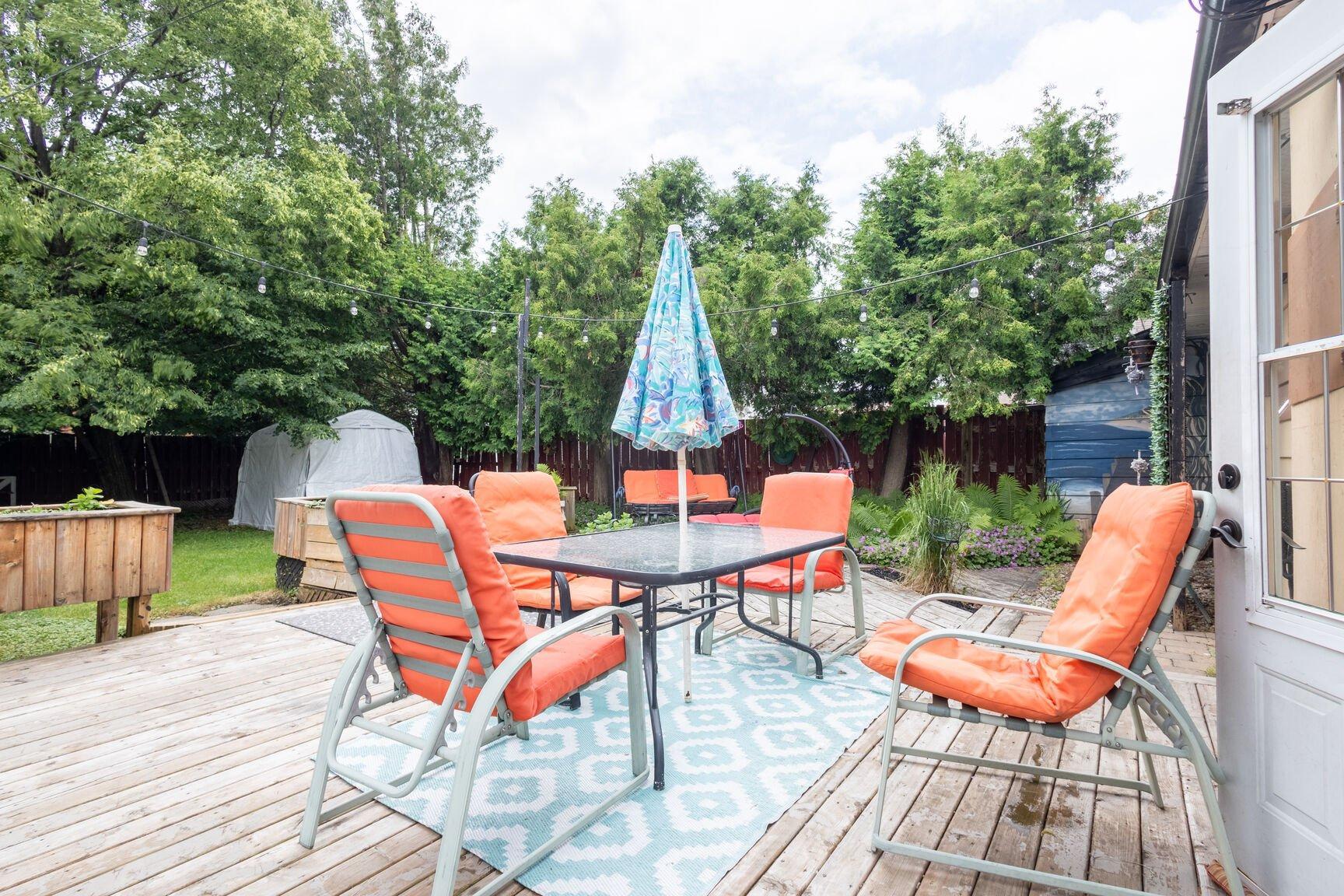 









5445


Rue Hubert-Guertin

,
Longueuil (Saint-Hubert),




QC
J3Y2J7

