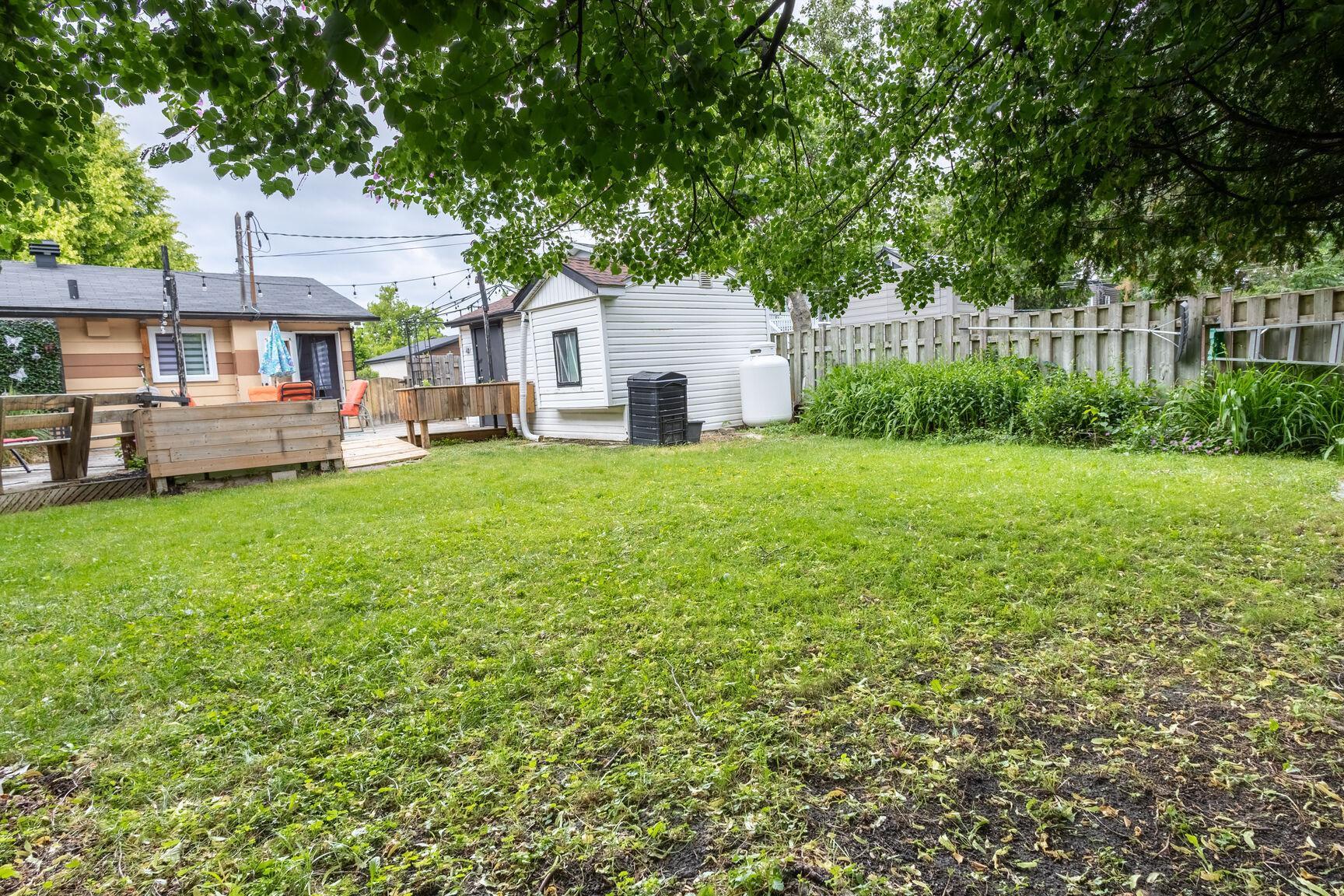 









5445


Rue Hubert-Guertin

,
Longueuil (Saint-Hubert),




QC
J3Y2J7

