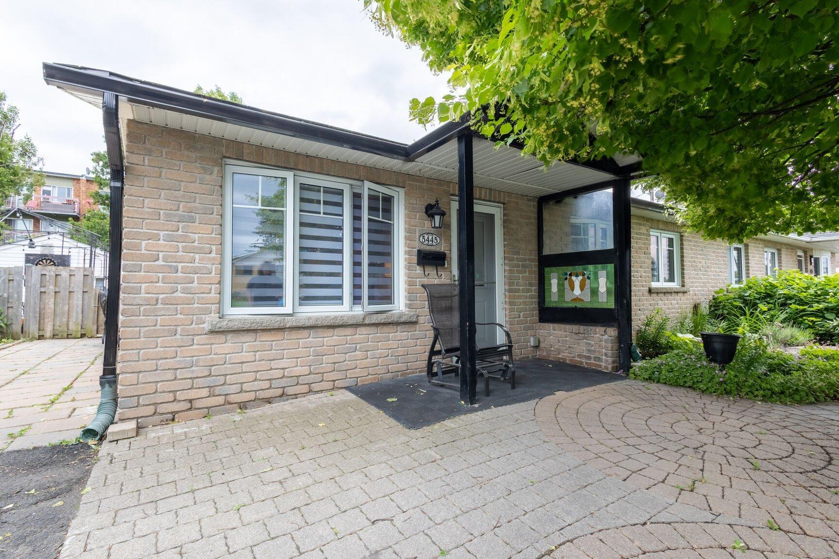 









5445


Rue Hubert-Guertin

,
Longueuil (Saint-Hubert),




QC
J3Y2J7

