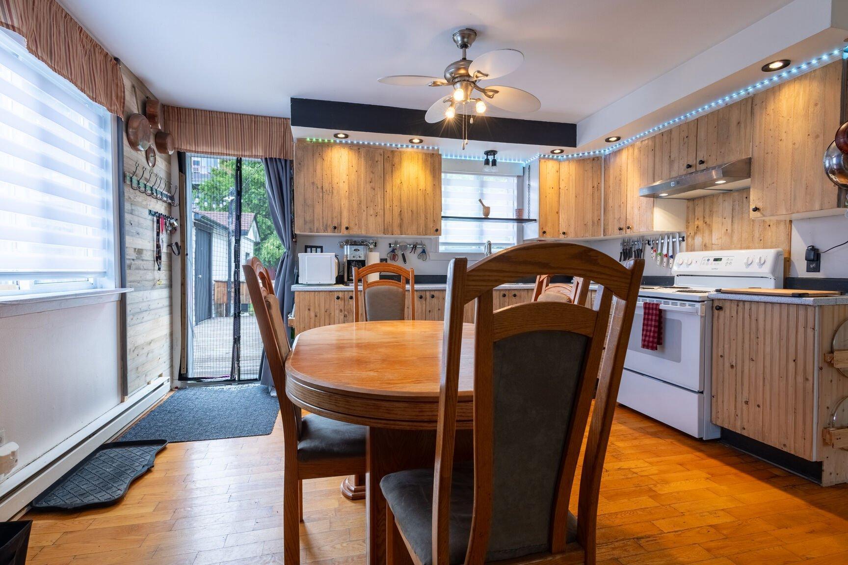 









5445


Rue Hubert-Guertin

,
Longueuil (Saint-Hubert),




QC
J3Y2J7

